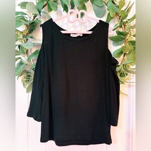 ▪️ 10/$25- Pull & Bear Ribbed Cold Shoulder Top‎